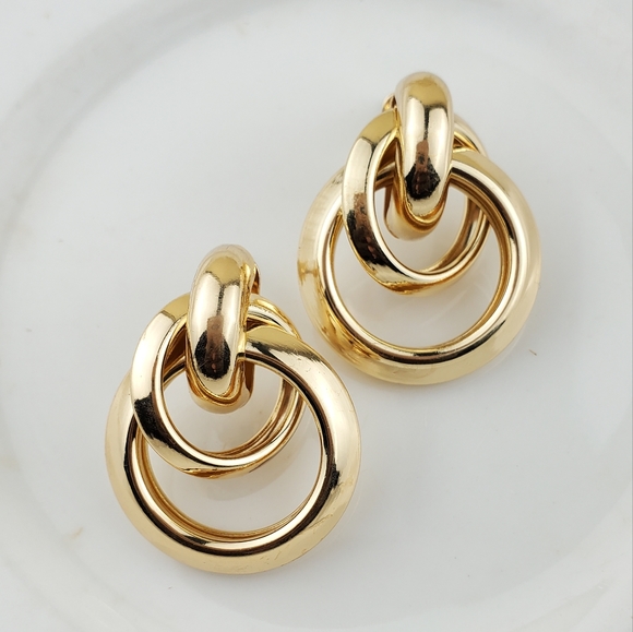 💫5/$25 Gold statement Earrings - Picture 1 of 2